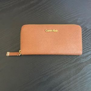 Like new gorgeous brown leather Calvin Klein wallet